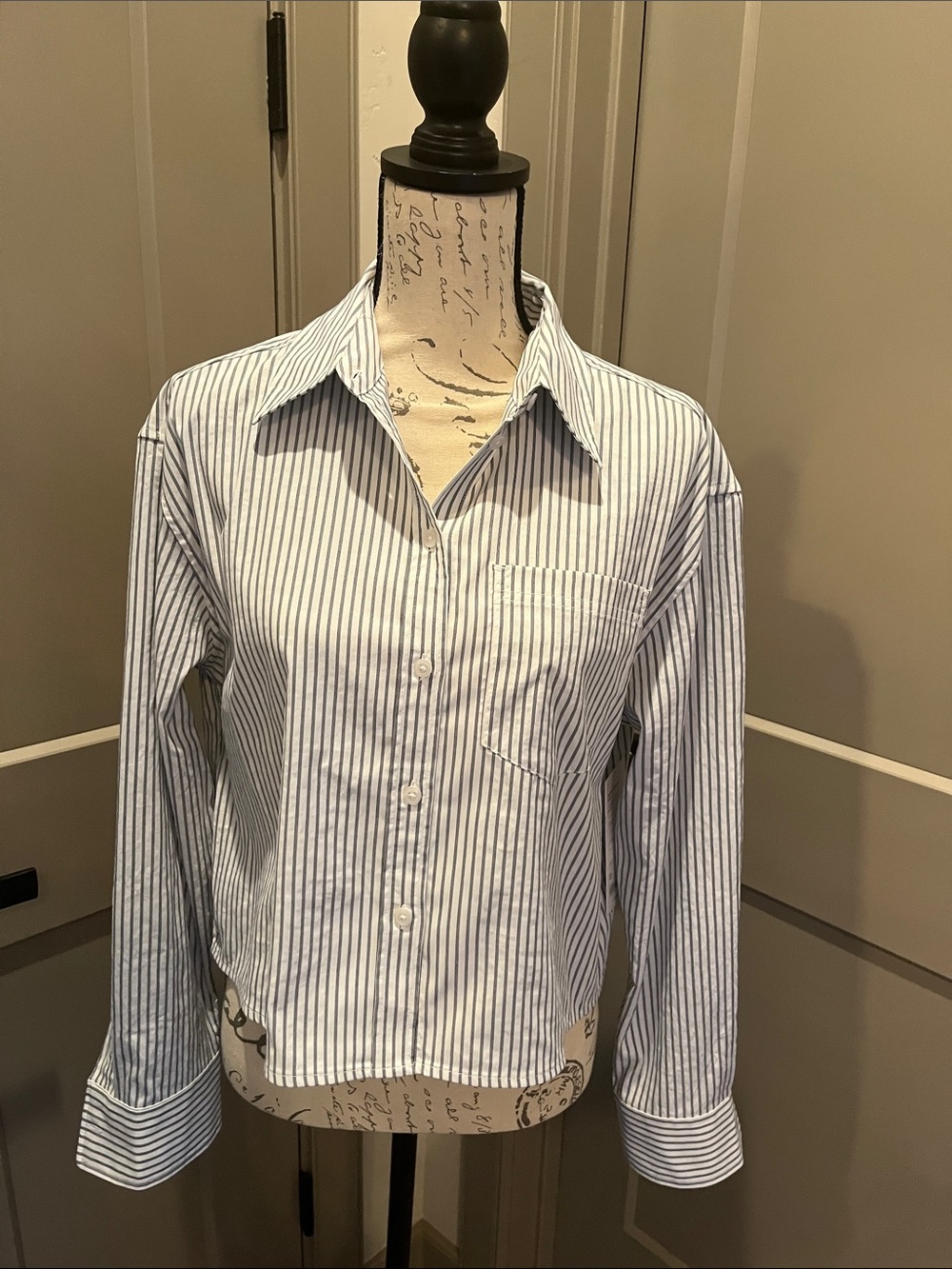 ATHLETA Midday Cropped Poplin Shirt – BLUE/WHITE STRIPE – SMALL – NWT